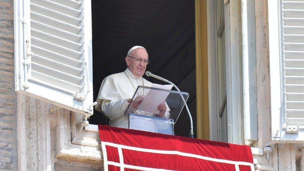 El Papa en la solemnidad de la Asuncin de Mara: servir a Dios en cuerpo y alma