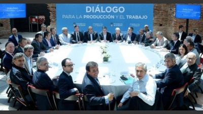 CGT y empresarios est�n lejos de propiciar la vuelta del di�logo social con el Gobierno