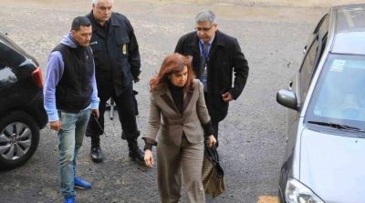 Pijamas, dormitorios y decretos: contraataca una ir�nica CFK y le responde al arrepentido Romero