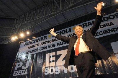 N�stor, retrato de un avaro obsesionado por los d�lares y los votos