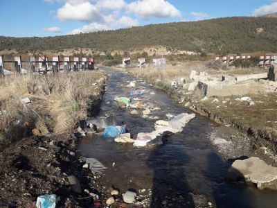 Un basural clandestino contamina un arroyo que desemboca en el �ireco