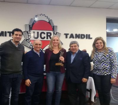 Carola Bertoldi y Gonzalo Diez en reunión seccional de la UCR