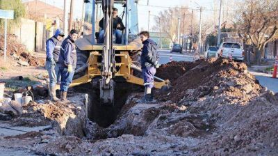 Centenario asfalt� calles pero no hizo algunas ca�er�as