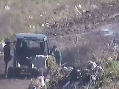 Los atrapan �In fraganti� arrojando basura en un espacio verde