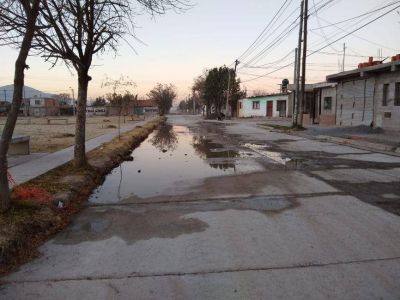 Con pavimento nuevo, pero lleno de l�quidos cloacales