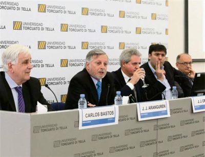 Aranguren defendi� su gesti�n y recibi� algunas cr�ticas