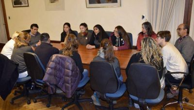 L�pez felicit� a alumnos de la Escuela Secundaria N� 5 Anexo Energ�a por proyecto superador