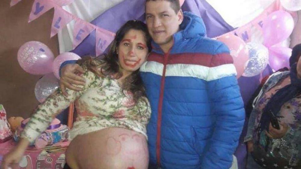Estaba embarazada de gemelas, pari� en el hospital y s�lo le dieron una beb�