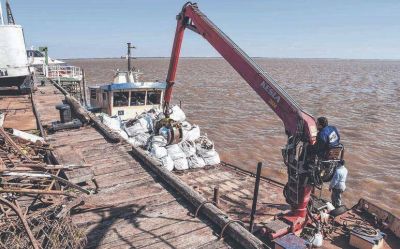 Extraen m�s de cien toneladas de basura en la isla Mart�n Garc�a