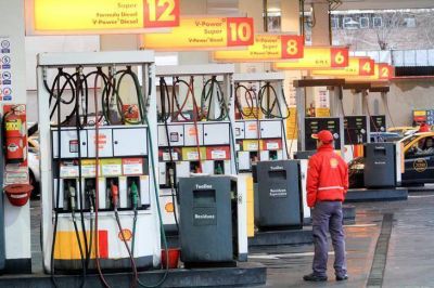 El litro de nafta podr�a llegar a costar $ 50 en el interior a fin de a�o