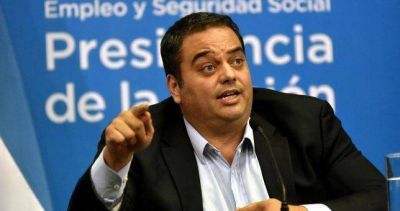 Triaca blanque� que las paritarias estatales estar�n por debajo de la inflaci�n