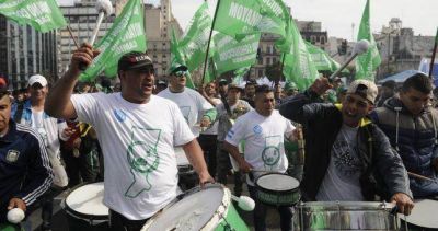 Tras su salida de la CGT, Camioneros marcha contra la millonaria multa que le puso Triaca