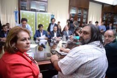 Gremios rechazan plan de obras escolares
