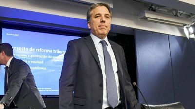 Restricciones en pagos y disputa entre ministros: los ardides de Hacienda para cumplir con el FMI