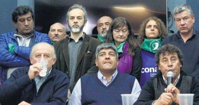 Ya afuera de la CGT, Moyano lanza un paro de 36 horas coordinado con las CTA