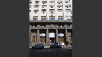 Por la devaluaci�n, la deuda superar� el 70% del PBI