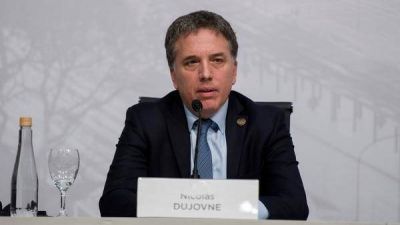 D�lar y riesgo pa�s en niveles r�cord: crece la presi�n para bajar el d�ficit fiscal