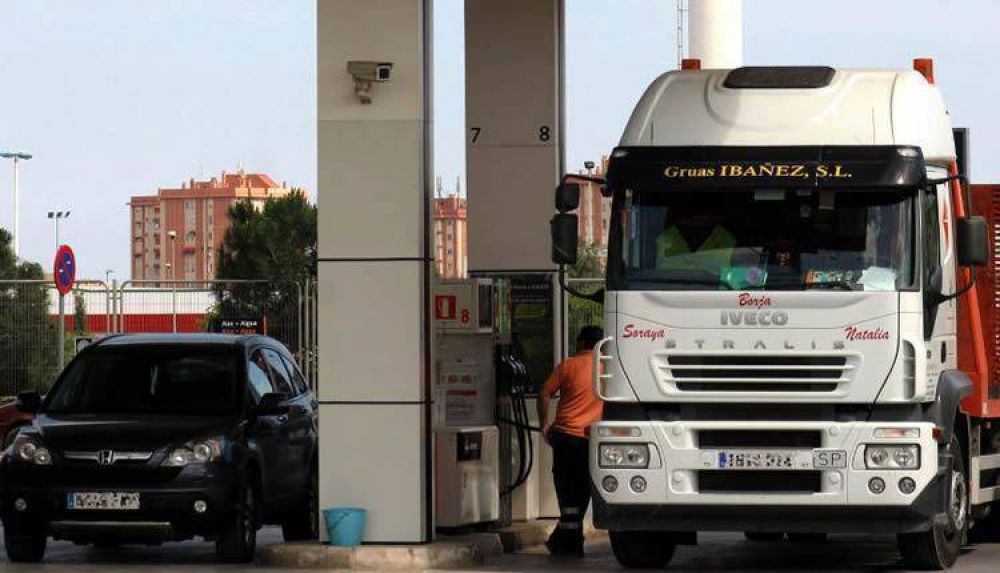 El Gobierno ofrece tasa preferencial para descuento de cheques que permite financiar las ventas de combustibles