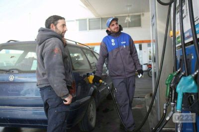 Por la fuerte devaluaci�n, estiman que en septiembre los combustibles aumentar�n entre un 5 y 8%
