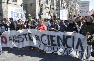 Conicet: �El gobierno busca desfinanciar la ciencia y llevar los salarios 20 puntos abajo�