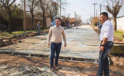 H�roes de Malvinas: ahora el pavimento avanza por las calles Barlaro y Melo