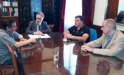 Sutiaga se reuni� con el senador Luenzo por las viviendas sociales