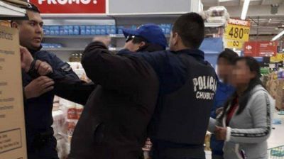 Cinco adultos y cuatro adolescentes detenidos en un intento de saqueo al supermercado Carrefour de la Polonia