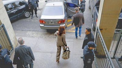 Cristina vuelve a Tribunales y Bonadio se prepara para dictar su procesamiento