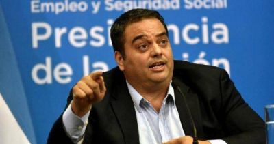 Triaca apret� al SOMU y amenaz� con volver a intervenirlo de no levantar un paro