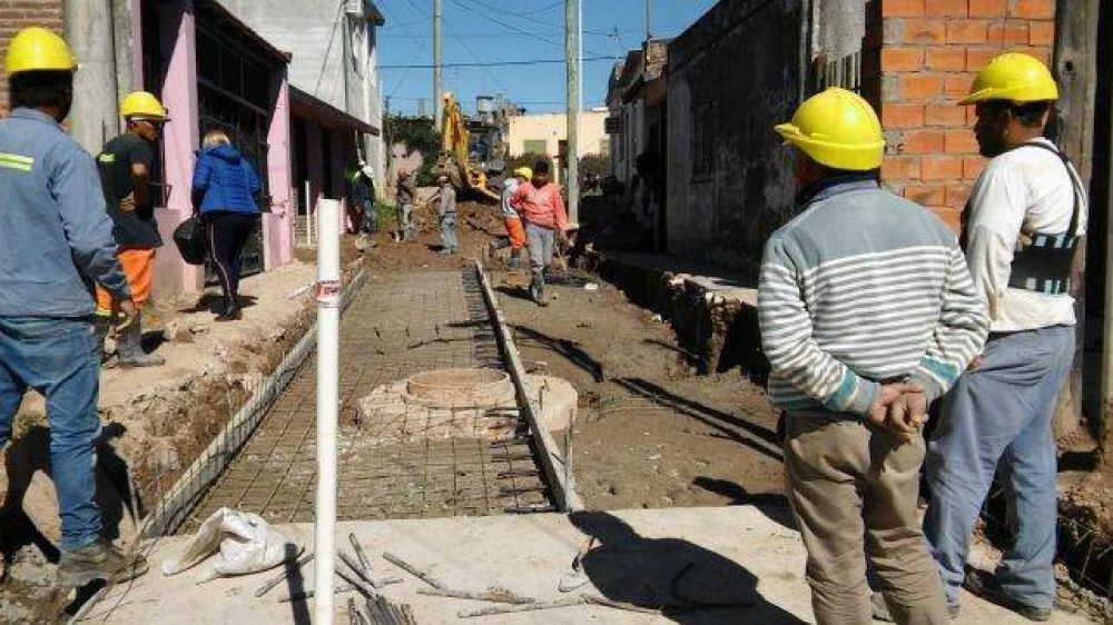 Encaran pavimentacin de calles en Las Flores y obras hidrulicas