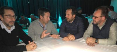 Entre el apoyo a la gesti�n y el espaldarazo para recalar en la Provincia o en la Naci�n