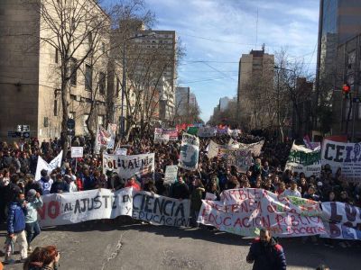 El poder de los estudiantes, marche otra encuesta y los testigos del acoso