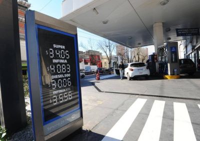 �Usar el auto lo menos posible�, la reacci�n de platenses ante el sacud�n de la nafta