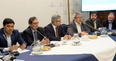 Hasta el sindicalismo macrista critic� la degradaci�n de los ministerios de Trabajo y Salud