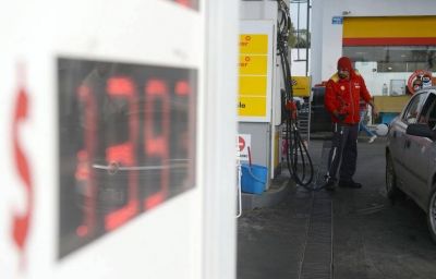 La venta de combustible cay� 30% y advierten posibles suspensiones de personal