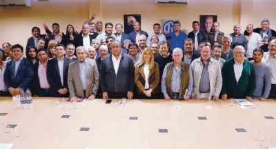 CGT e intendentes cierran filas contra Macri y por fondo sojero