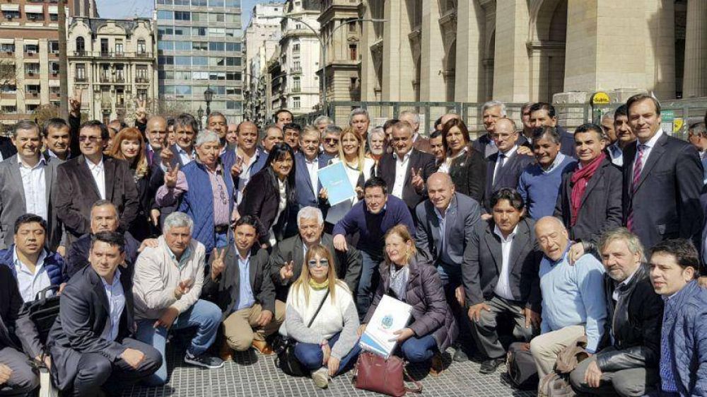Intendentes peronistas piden que se declare la emergencia social en provincia de Buenos Aires
