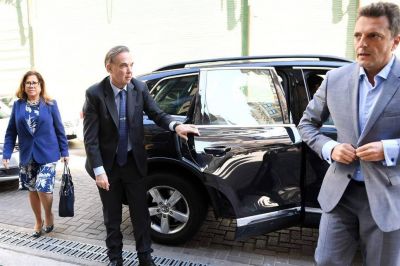 Massa juega a marcarle la cancha a Macri, pero sin obstruir