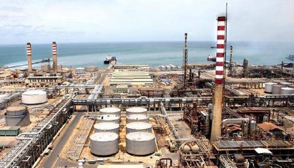 Unidad de craqueo catal�tico de la refiner�a Card�n qued� fuera de servicio por fallas operacional