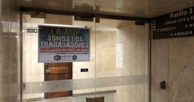 Contra los recortes salariales, empleados de la AFIP realizar�n hoy un apag�n inform�tico