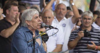 Horas antes de que lo deval�en, Triaca homolog� la salida de una filial para debilitar a Moyano
