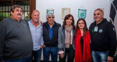 Moyano se mostr� prudente, pero le hizo un gui�o a una potencial candidatura de CFK