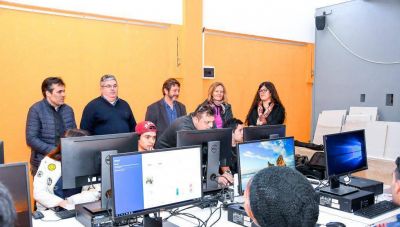 Un Aula Digital con 10 computadoras ya se luce en el Centro Cultural Andr�s Ferreyra