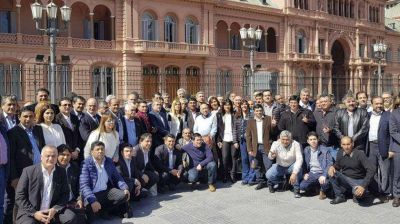 Intendentes peronistas exigieron a Mar�a Eugenia Vidal que declare la emergencia social y alimentaria