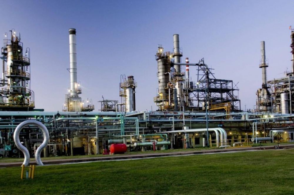 YPF, Lukoil y Trafigura van por la compra de Oil Combustibles
