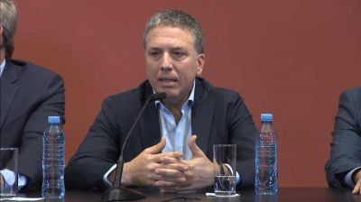 El ministro Dujovne pas� la noche internado con dolores abdominales y tor�cicos
