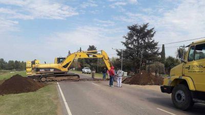 Obras en cruces pluviales en el camino a la Laguna