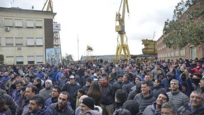 Trabajadores tomaron el Astillero R�o Santiago e impidieron la salida de varios funcionarios