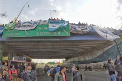 Astillero R�o Santiago:Tomaron la planta y le impiden salir al interventor