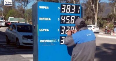 Precios sugeridos, biocombustibles y GNC: Las opciones del Gobierno para apaciguar el alza de los combustibles